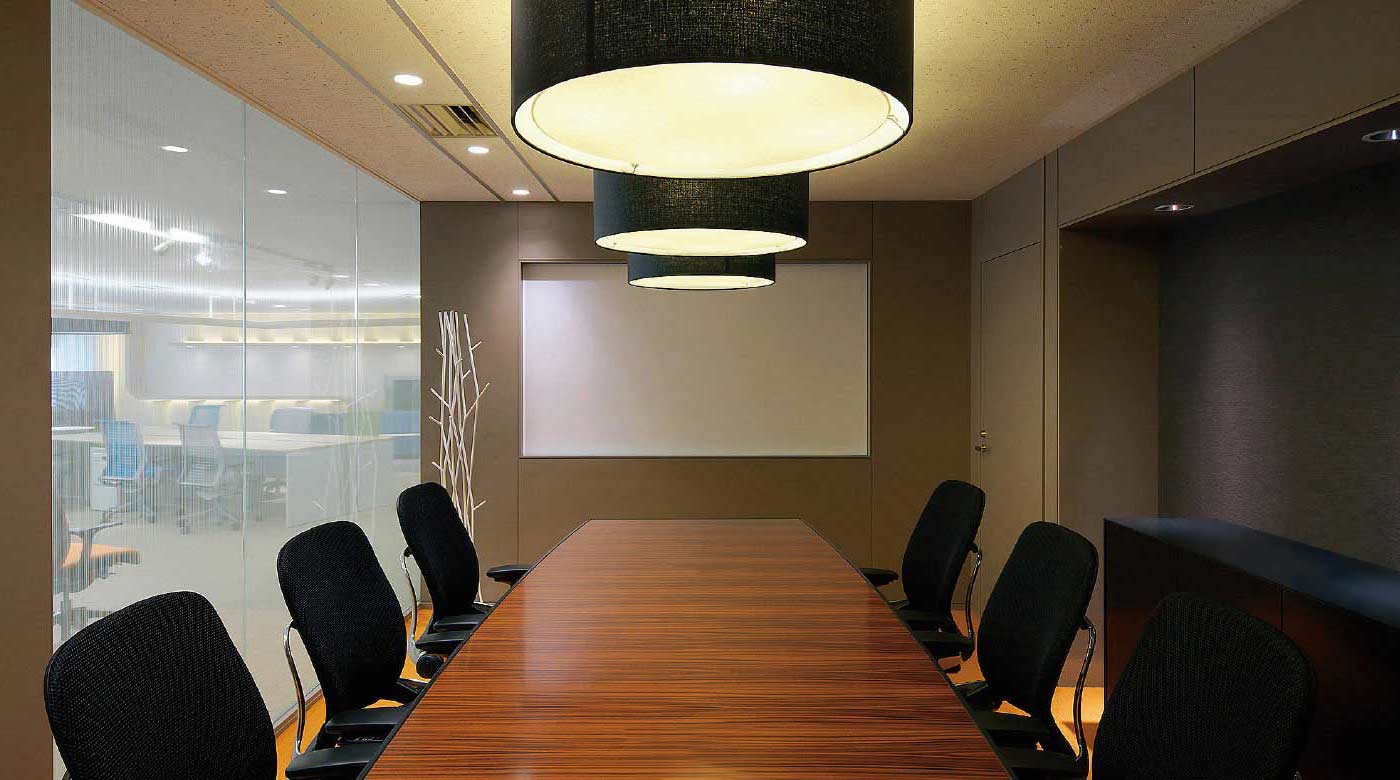 オフィス家具や学習家具とサービスの提供を通じて、社会に貢献いたします